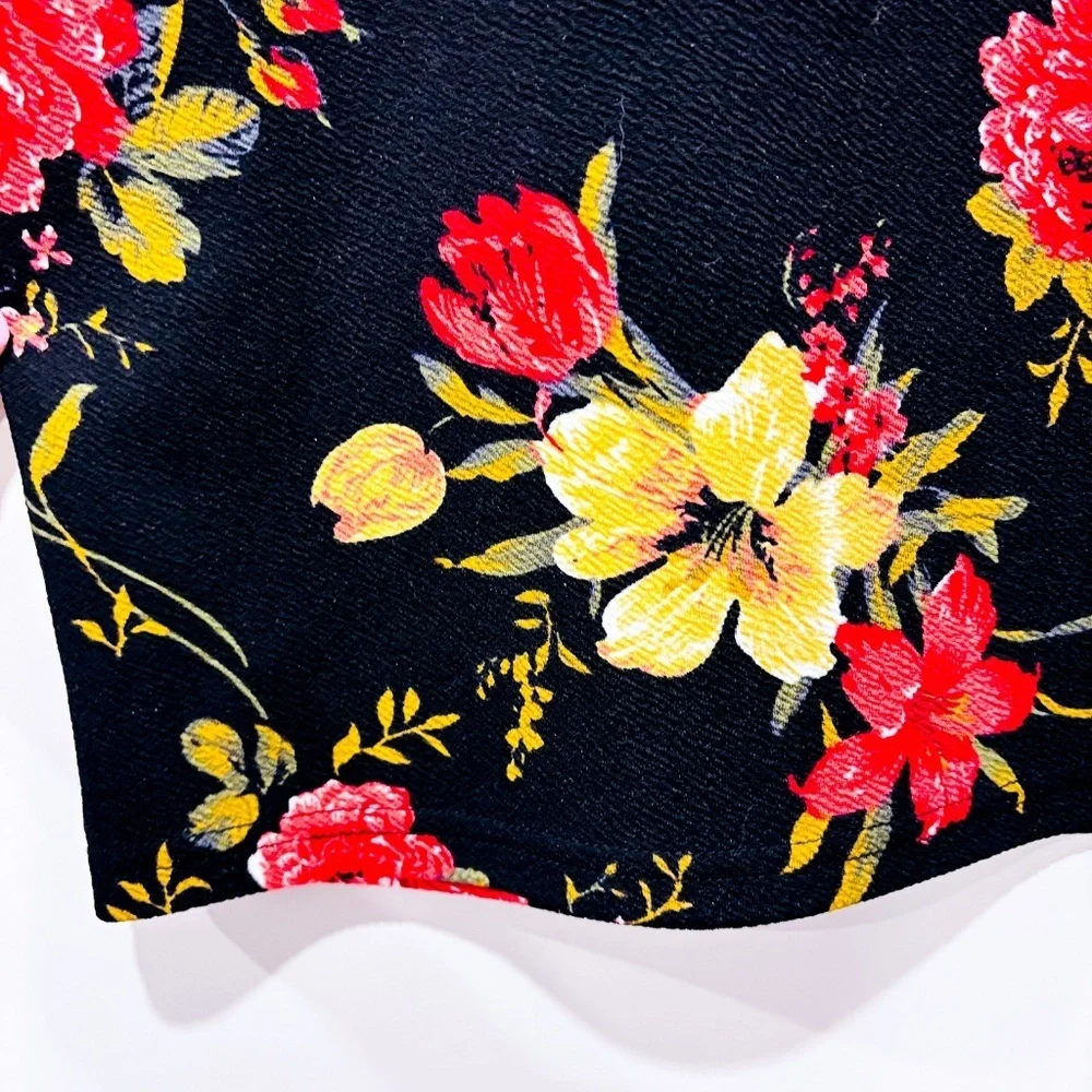 SHEIN Black floral‎ tank top - Picture 3 of 4